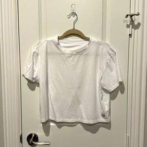 Vuori Split back crop shirt